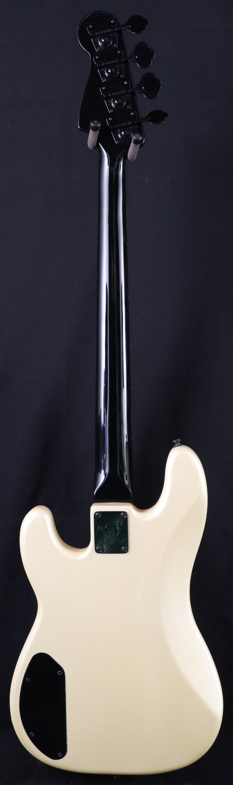 Back_558cbad2-a26f-4886-900f-