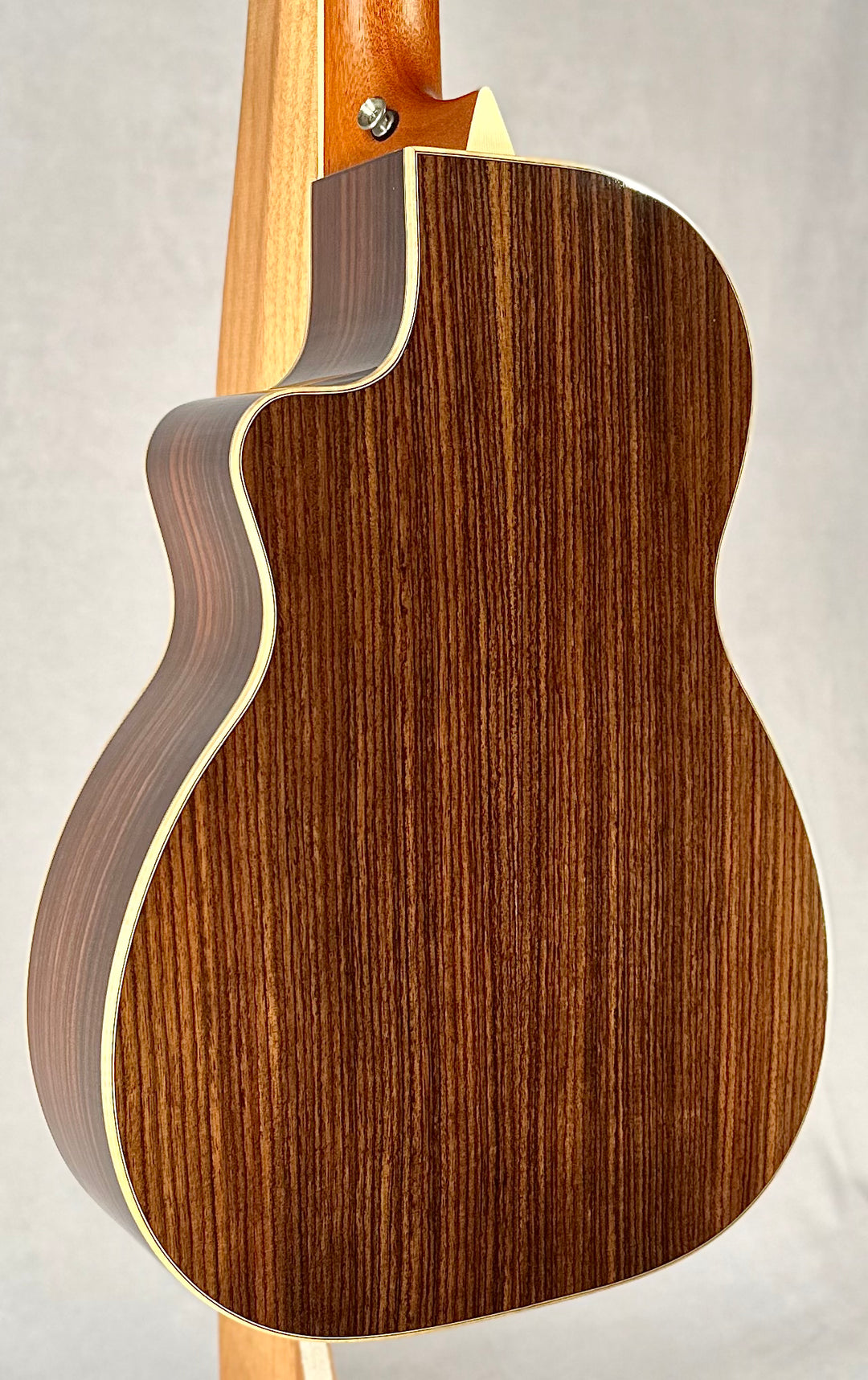 Larrivee PV-09 – Jimmy Wallace Guitars