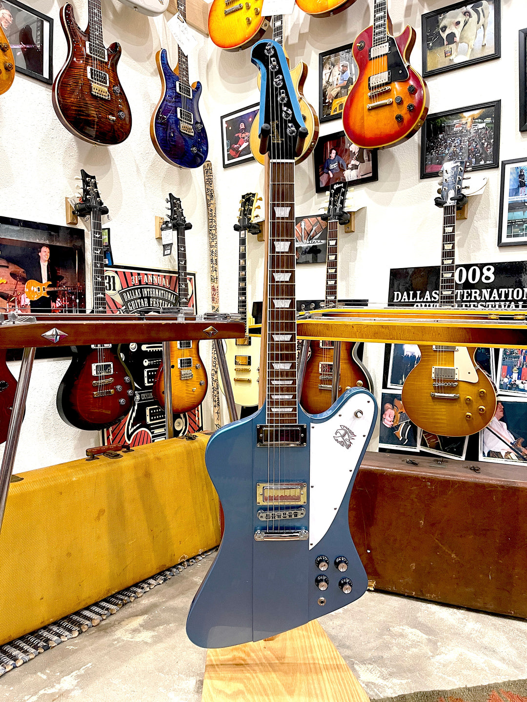Gibson Firebird V Gibson Firebird V - Vintage Sunburst | Sweetwater