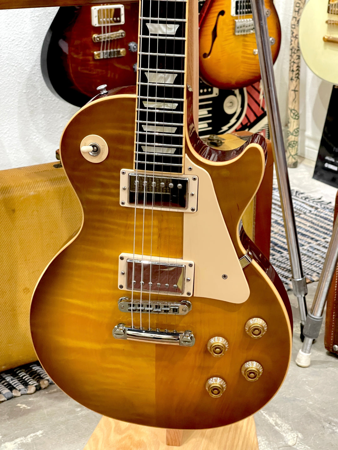 ギター Gibson Les Paul STD honey burst 2007 2007 Gibson Les Paul Standard Faded Honey Burst | Guitar Chimp
