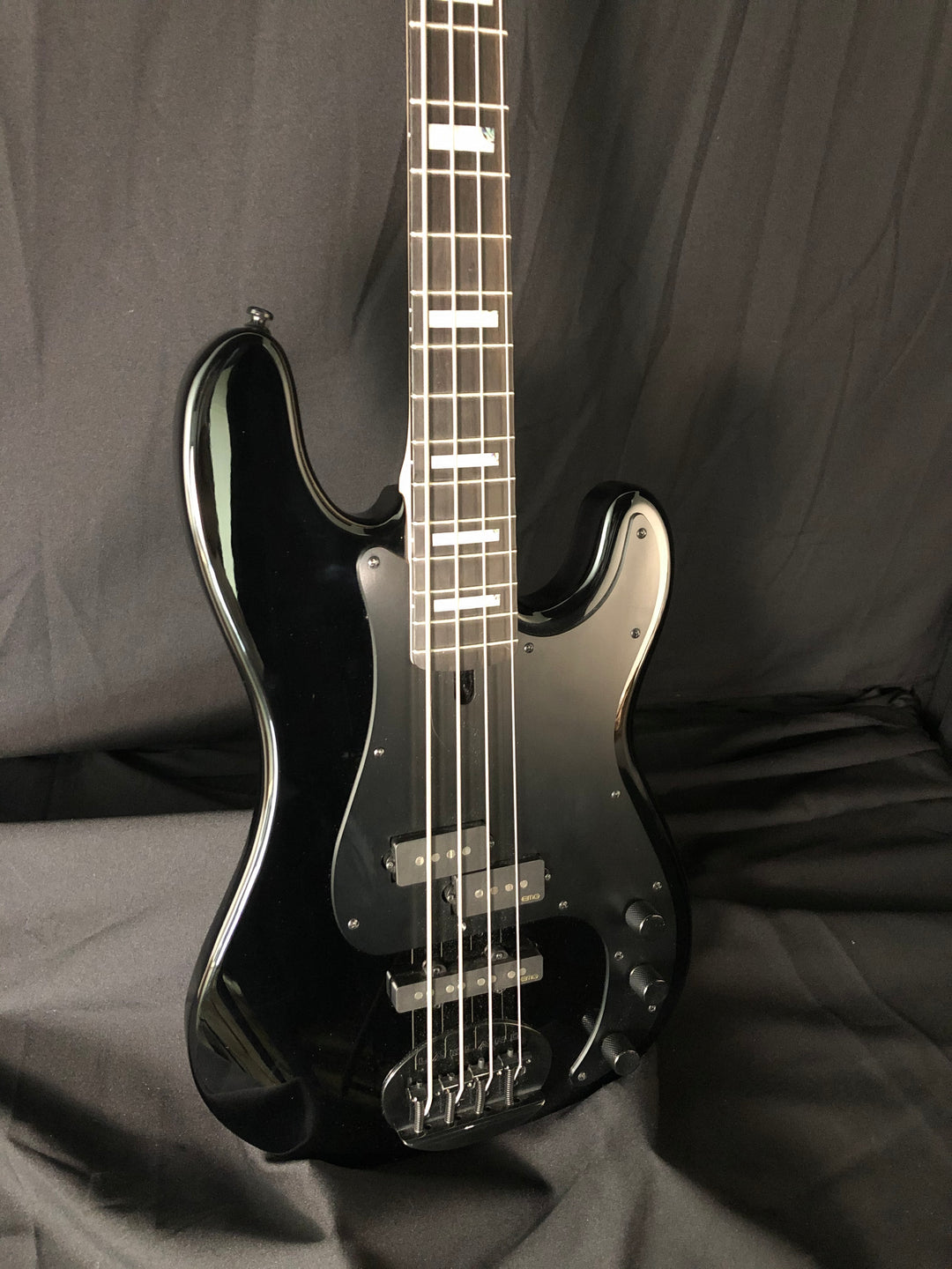 SOLD ***** Lakland Skyline 44-64 GZ – Jimmy Wallace Guitars