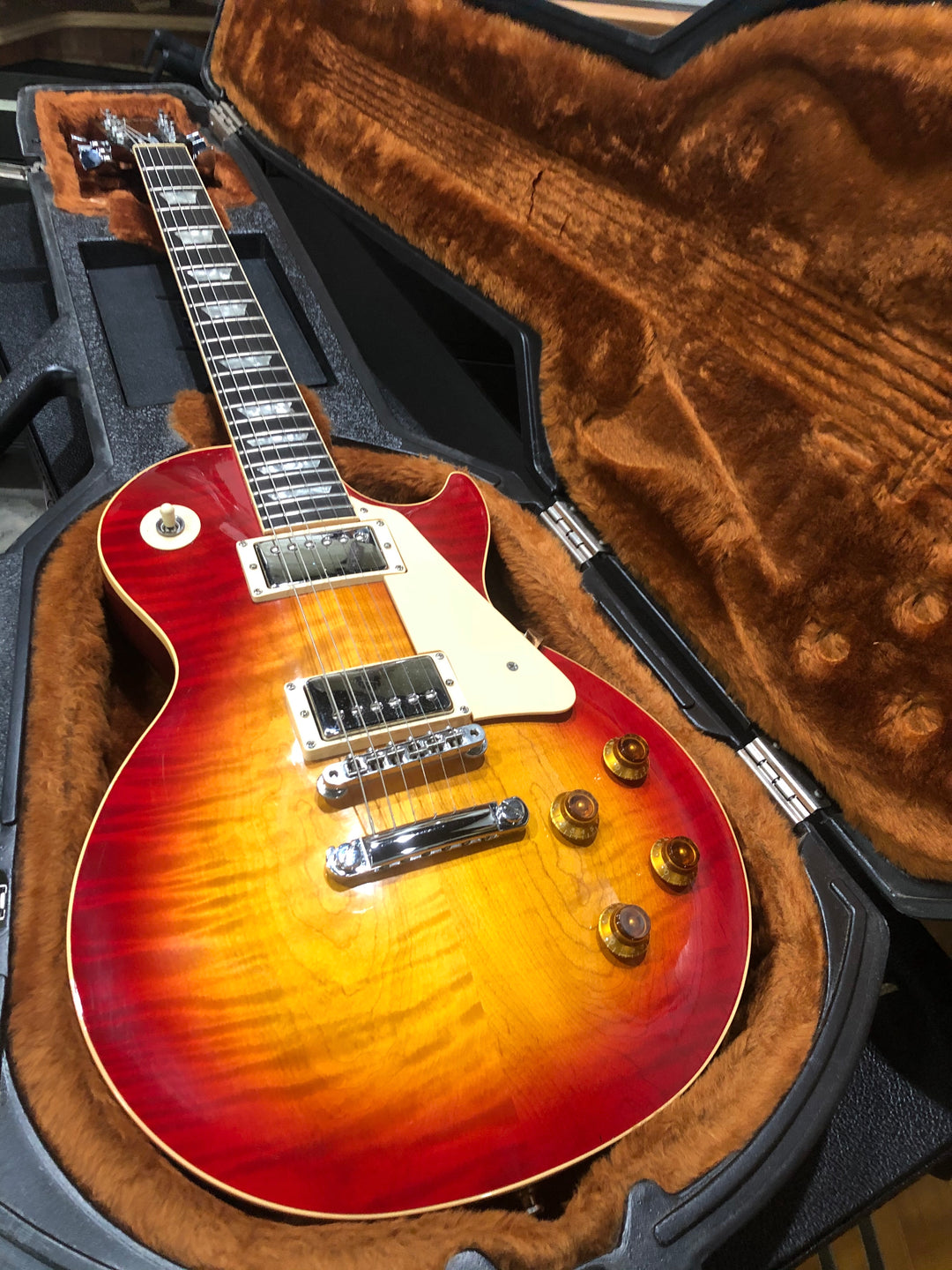 SOLD **** 1983 Gibson Les Paul Cherry Sunburst Flame Top – Jimmy