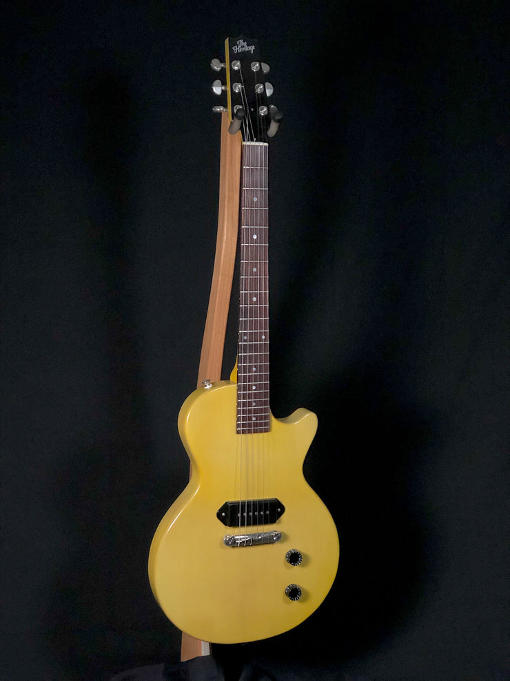 H 137 in Classic TV yellow
