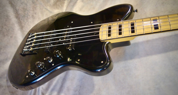 Corral “Custom V” - 5 String Bass